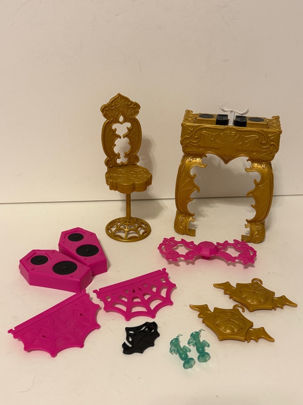 Monster High Replacement Furniture Accessories for 13 Wishes Playset